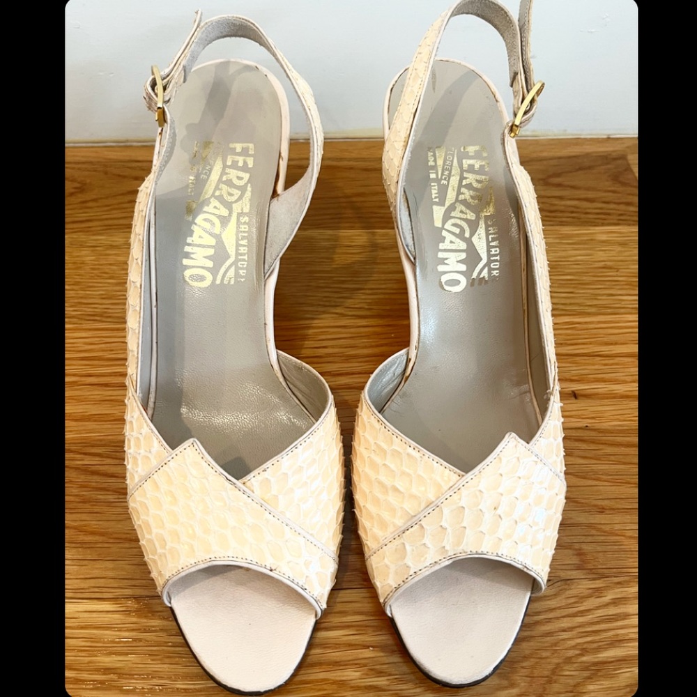 Vintage Salvatore Ferragamo Snakeskin Slingbacks.  Size 6.